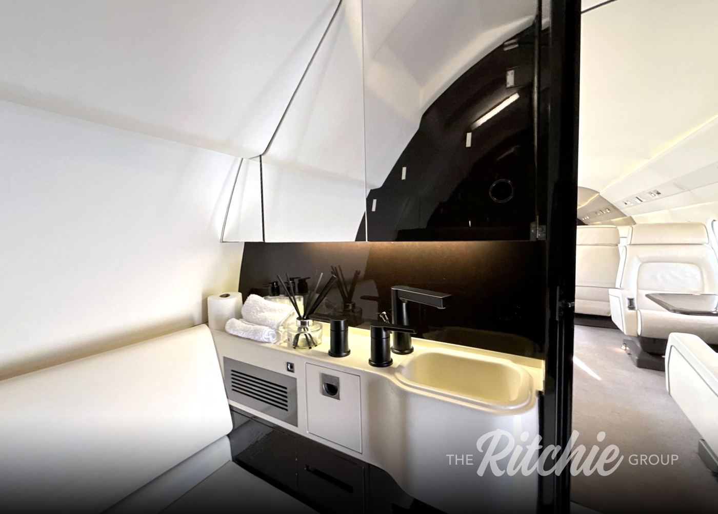1993 Dassault Falcon 900B, interior 3