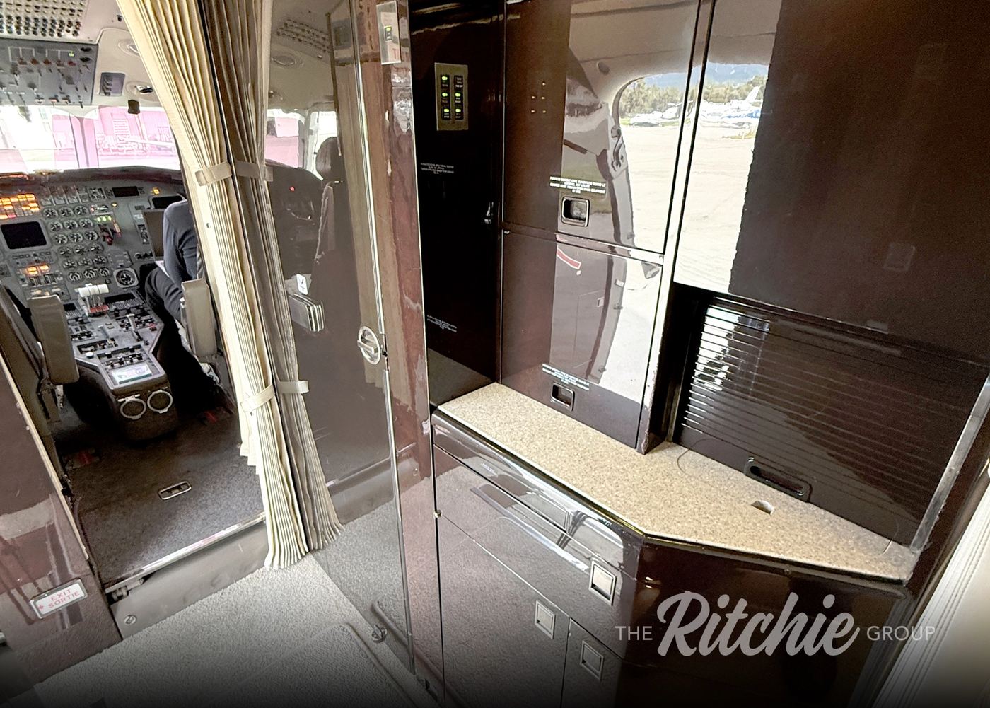 1993 Dassault Falcon 900B, interior 6